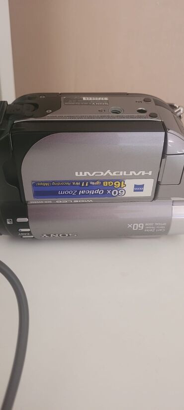 Videokameralar: Salam video kamera satılır 16 gb yaddaş ile problemsiz görüş yeri