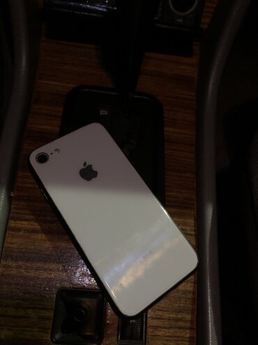 iphone 7 8: IPhone 8, Б/у, 256 ГБ, Белый, Чехол, 74 %