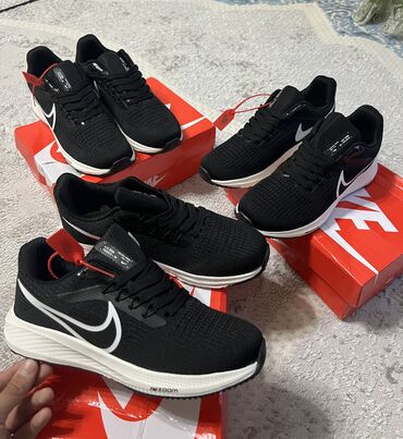Кроссовки и спортивная обувь: Мужские кроссовки, 42, Nike, Новый, цвет - Черный, Платная доставка