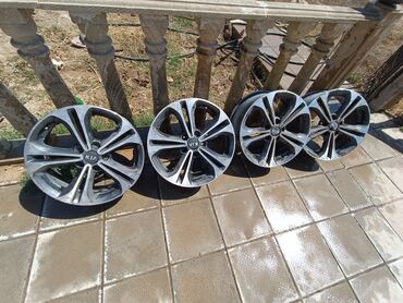Cadillac: Колесо Kia 215 / 45 / R 17, 5 Болтов