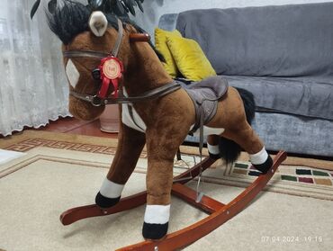 детские бескаркасные автокресла дак: Коняшка-качалка. цена 1 500 сом