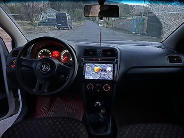авто рага: Volkswagen Polo: 2013 г., 1.6 л, Кол менен иштөөчү, Бензин, Седан — 6