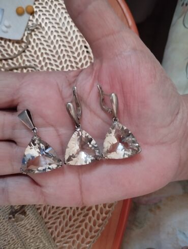 Серебряные наборы украшений: Серебряные серьги и кулон с крупным камнем Горным Хрусталем; 925