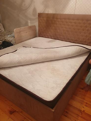 pul qutu: İki nəfərlik çarpayı və üstündə ortopedik matras ve matrasqoruyucuda — 4
