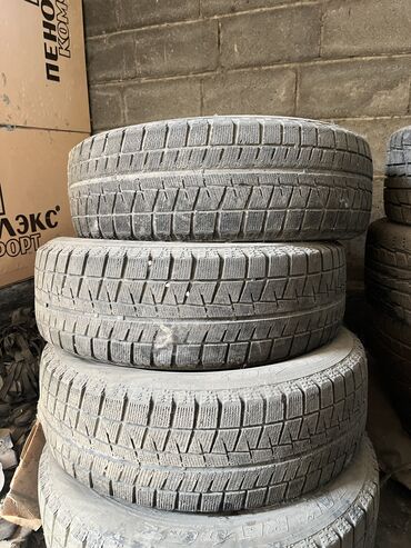 зимни балон: Продаю 2 комплекта зимних шин 1) 215/65R16 цена 9000 2) 215/45R17