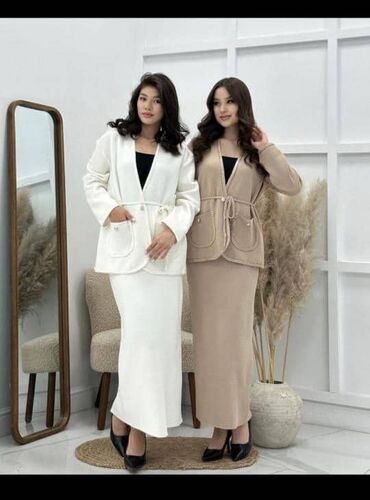 день и ночь корейский бад: Женский костюм из трикотажа: кардиган + юбка миди - Комплект состоит