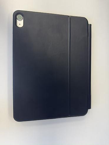 Планшеты: Apple iPad 11 (A16) Wi-Fi в сером цвете с клавиатурным чехлом - 256гб — 2