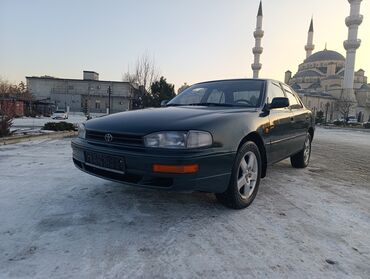 Toyota: Toyota Camry: 1992 г., 2.2 л, Механика, Бензин, Седан