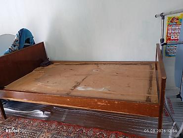 кирават: Полуторка деревянная кровать классического советского дизайна. - — 2