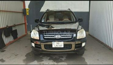 Kia: Kia Sportage – qara rəngli kompakt SUV Xarici: - Qara kuzov, 5 qapı - — 2