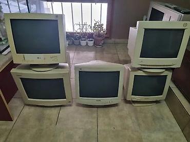5 STARIH CRT MONITORA - CENA PO KOMADU | 5 CRT monitora, stajali