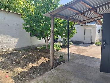 Продажа коттеджей и домов: Срочно продается дом в центре города Кант. 2 комнаты+кухня,огород — 12