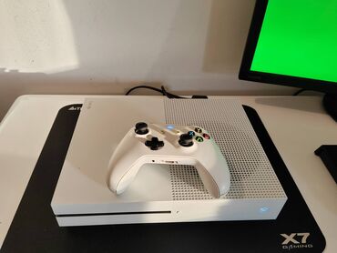 Xbox One: XBOX One S 500Gb Prodajem Xbox One S konzolu, polovna,vrlo malo