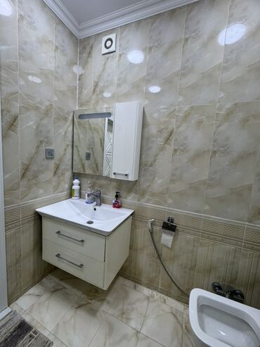 Uzunmüddətli kirayə mənzillər: Şəhər mənzili – geniş və işıqlı - Plan: ayrı qonaq otağı və yataq — 29