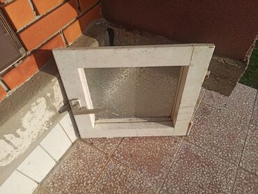 Prozori: Dva prozora bez okvira: veći 69x71,5cm duplo staklo i manji 50x47,5 — 13