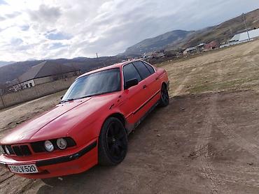 bmw lyuk: BMW 5 Series E34 sedan – qırmızı rəng, 4 qapı, 1990‑cı illərin klassik — 10
