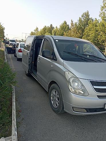 maşınlar 07: Hyundai H-1 (Starex) mikroavtobus - Korpus: gümüşü rəng, ön və arxa — 2