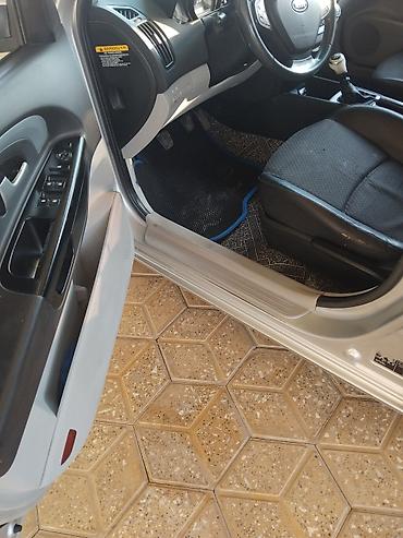 Kia: Kia cee’d hatchback – gümüşü rəng Dizel CRDi 16V mühərrik Mexaniki — 2