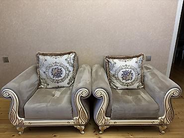 Klassik üslubda salon dəsti - Tərkib: 1 dordlu divan + 2 ədəd iri