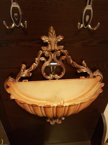 Digər ev dekoru: Aksesuar. Divar üçün. Təzə. Plastmas. Ölçüsü- 52 × 45 sm. Qiyməti - — 4