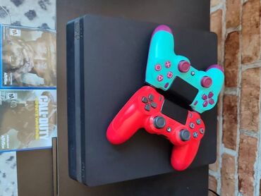 плайстейшин 4: Игровая консоль PlayStation 4 черного цвета, модель "Slim", предлагает