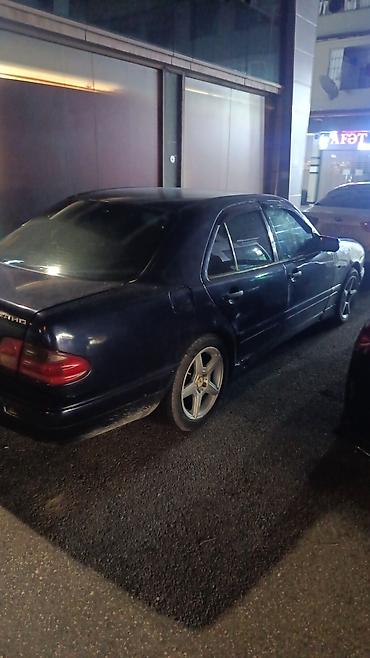 diski mala: Mercedes-Benz E-Class (W210) sedan - Korpus: 4 qapılı sedan, tünd göy — 2