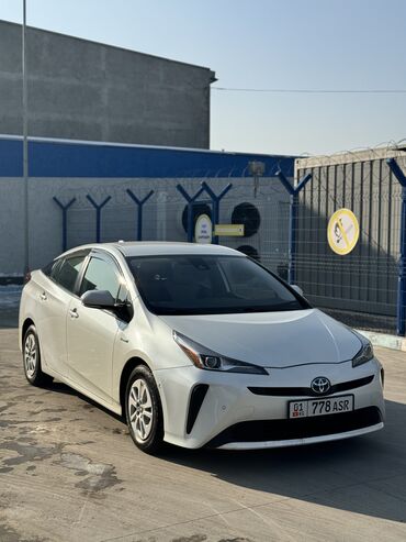 Toyota: Toyota Prius: 2020 г., 1.8 л, Вариатор, Гибрид, Седан