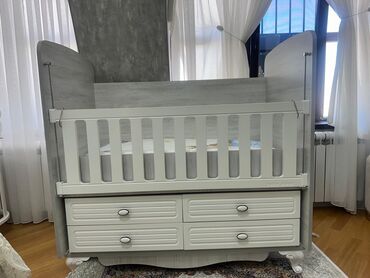 Sifarişlə mebel: Oğlan və qız üçün, İşlənmiş, Dördbucaq, Beşik, Dəstsiz, Matras ilə, Yellənmə mexanizm ilə
