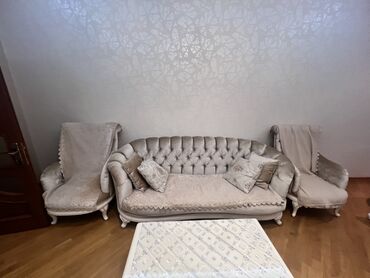 Komodlar: Klassik divan, Divan