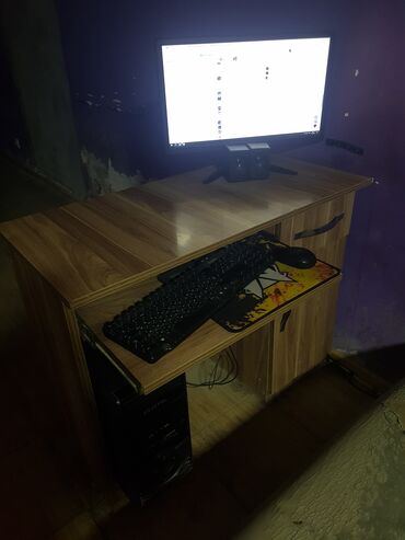 Masaüstü kompüterlər və iş stansiyaları: 9 EDED kompyuter 400 manat 1 eded alana. 1. 2. 3 ve.s alana 350 m — 7