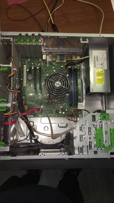 Desktop računari i radne stanice: Desktop fujitsu simens esprimo p700 e85+ 100% ispravan procesor intel — 6