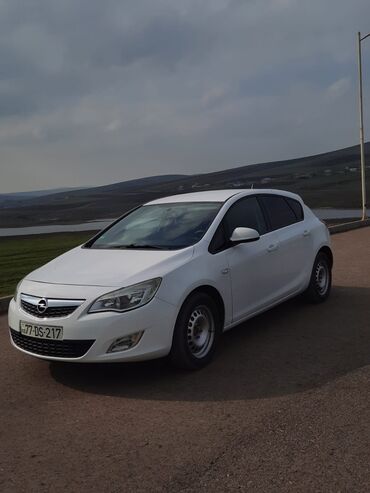 Opel: Opel Astra: 1.4 l | 2010 il 352000 km Sedan — 2