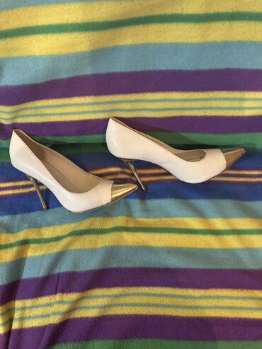zara bele haljine: Pumps, Graceland, 39.5