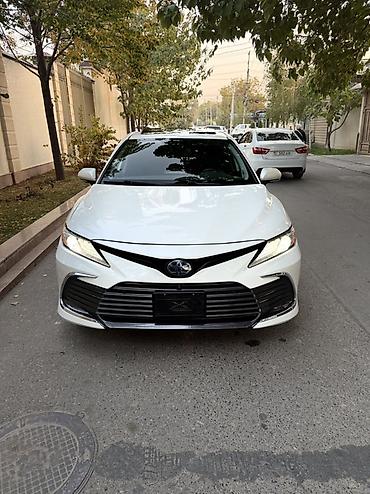 lada 2106: Toyota Camry: 2022 г., Гибрид, Седан — 1