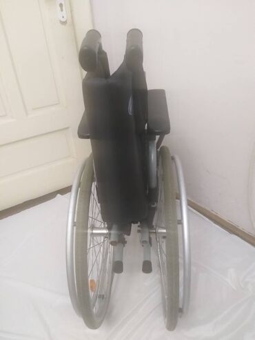 Invalidska kolica: Francuska aluminijumska invalidska kolica cuvene marke INVACARE, u — 10