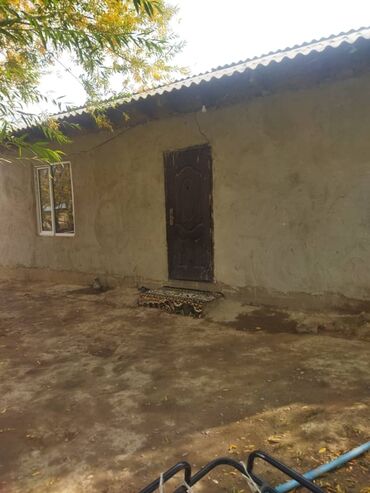 дом из балыкчы: Дом, 70 м², 3 комнаты, Старый ремонт