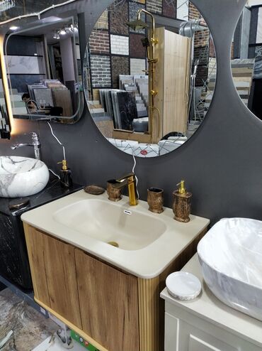Mətbəx çanaqları: Aşağıdakı xüsusiyyətlərə malikdir: Yüngül rəngli keramika lavabo