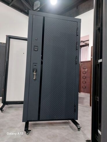 Giriş qapıları: Dəmir giriş qapıları – müasir dizayn və gücləndirilmiş təhlükəsizlik — 33