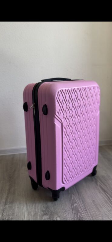 Çamadanlar: Cemi 1 defe istifade olunub. "M" razmerdi. Elaqe ucun wp — 9