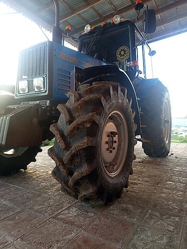 Traktorlar: Belarus 1221.2 traktor - Güc sinfi: 120 a.g. səviyyəsi (6 silindrli — 5