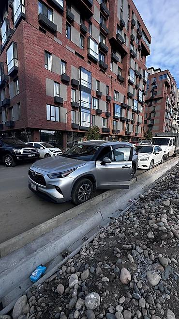 хайландер: Toyota Highlander: 2023 г., 2.5 л, Автомат, Гибрид, Внедорожник — 2