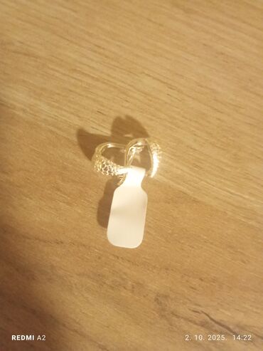 Prstenje: Srebrne minđuše sa kukicom i privjeskom u obliku suze. Centralni deo na lalafo.rs — 5 Prstenje: Srebrne minđuše sa kukicom i privjeskom u obliku suze. Centralni deo — 5