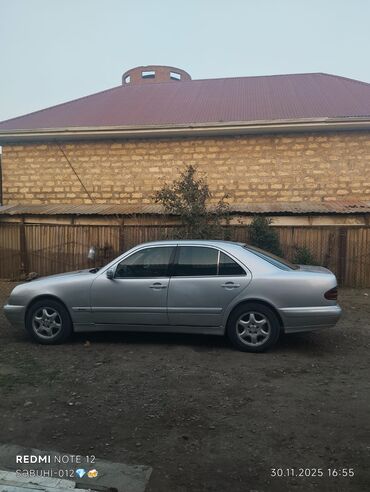 Mercedes-Benz: Mercedes-Benz E 220: 2.2 l | 2001 il Sedan — 9