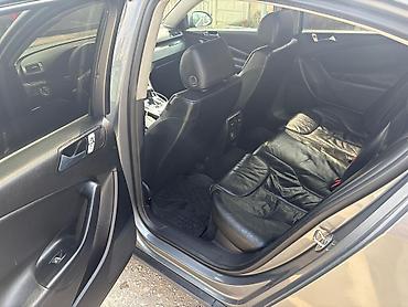 Volkswagen: Volkswagen Passat: 2 l | Sedan — 5