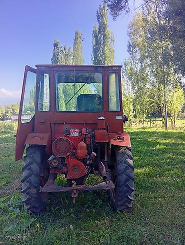 Трактор с кабиной и прицепом-самосвалом - Колесный трактор