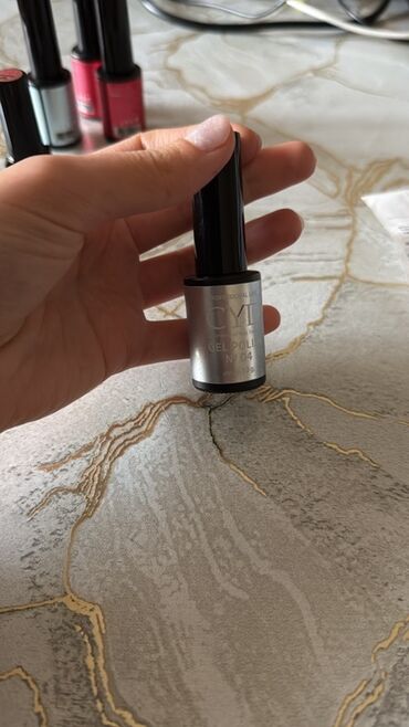 Manikür, pedikür aparatları: Manikür üçün avadanlıq dəsti tək tək də satılır hər biri Tərkib: - — 33