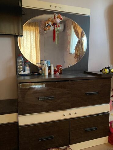Ev üçün digər mebel: Təknəfərlik çarpayı, Komod