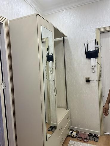 Шкафы-прихожие: Dəhliz üçün çoxfunksiyalı asılqanlı dolab - Rəng: açıq krem - — 1