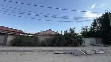 Үйлөрдү сатуу: 4 бөлмө, 80 м², 6 соток, Бишкек, Щербаков / Элебесов көч. Риелтор — 8