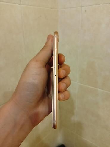 iphone 7 plus satilik: IPhone 8, Qızılı, Barmaq izi — 4